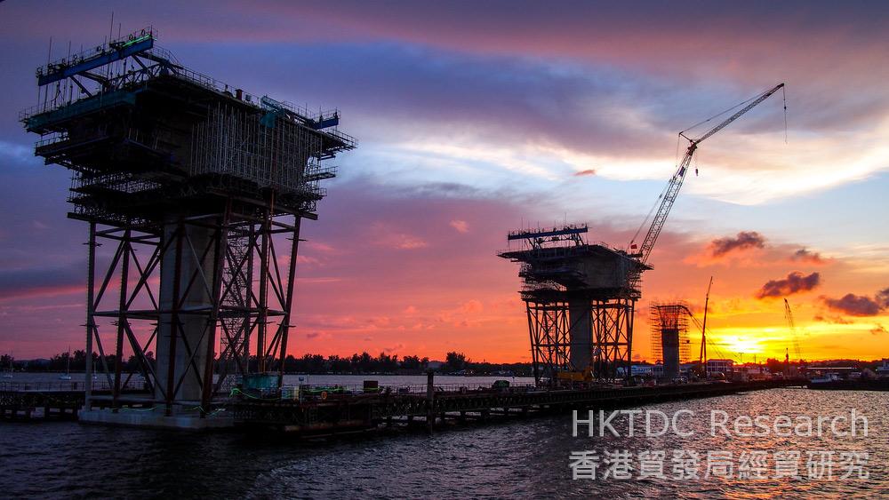 照片: 桥梁建设：中国与文莱合力建设大摩拉岛炼油化工项目。(照片提供：Shutterstock.com)