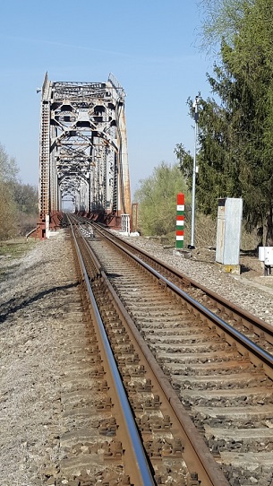 相片: 在匈牙利邊境小鎮扎霍尼的路軌。