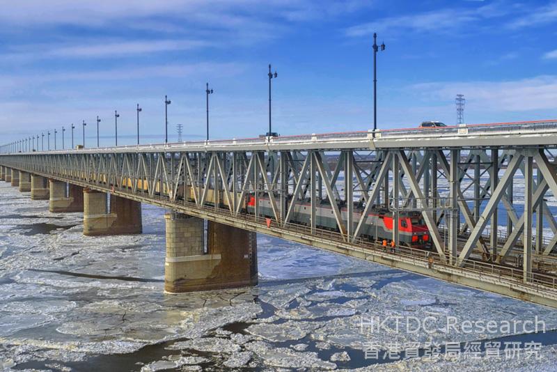 相片：阿穆尔河大桥将是首条跨越中俄边境的铁路大桥，连接俄罗斯远东地区的布拉戈维申斯克市(Blagoveshchensk)及中国东北部的黑河市。