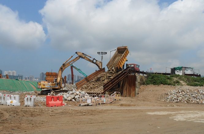 承建商须把旧海堤物料进行筛选并循环再用来重建海堤。