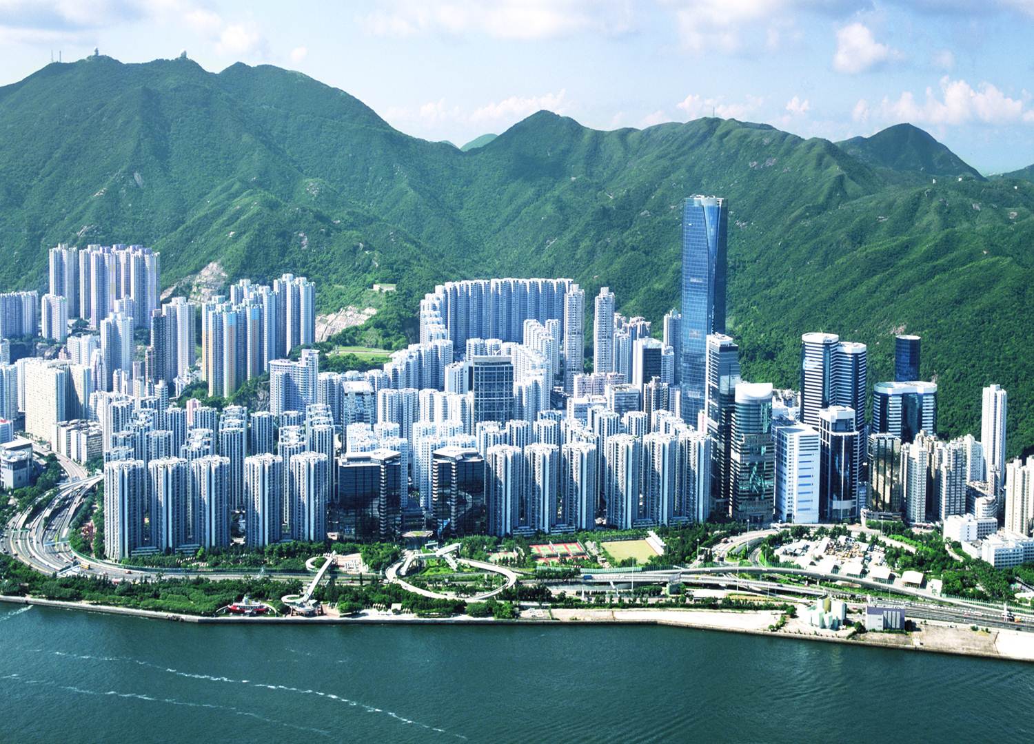 The Swire Group launched a multi-purpose integrated development upon the closure of Taikoo Dockyard.