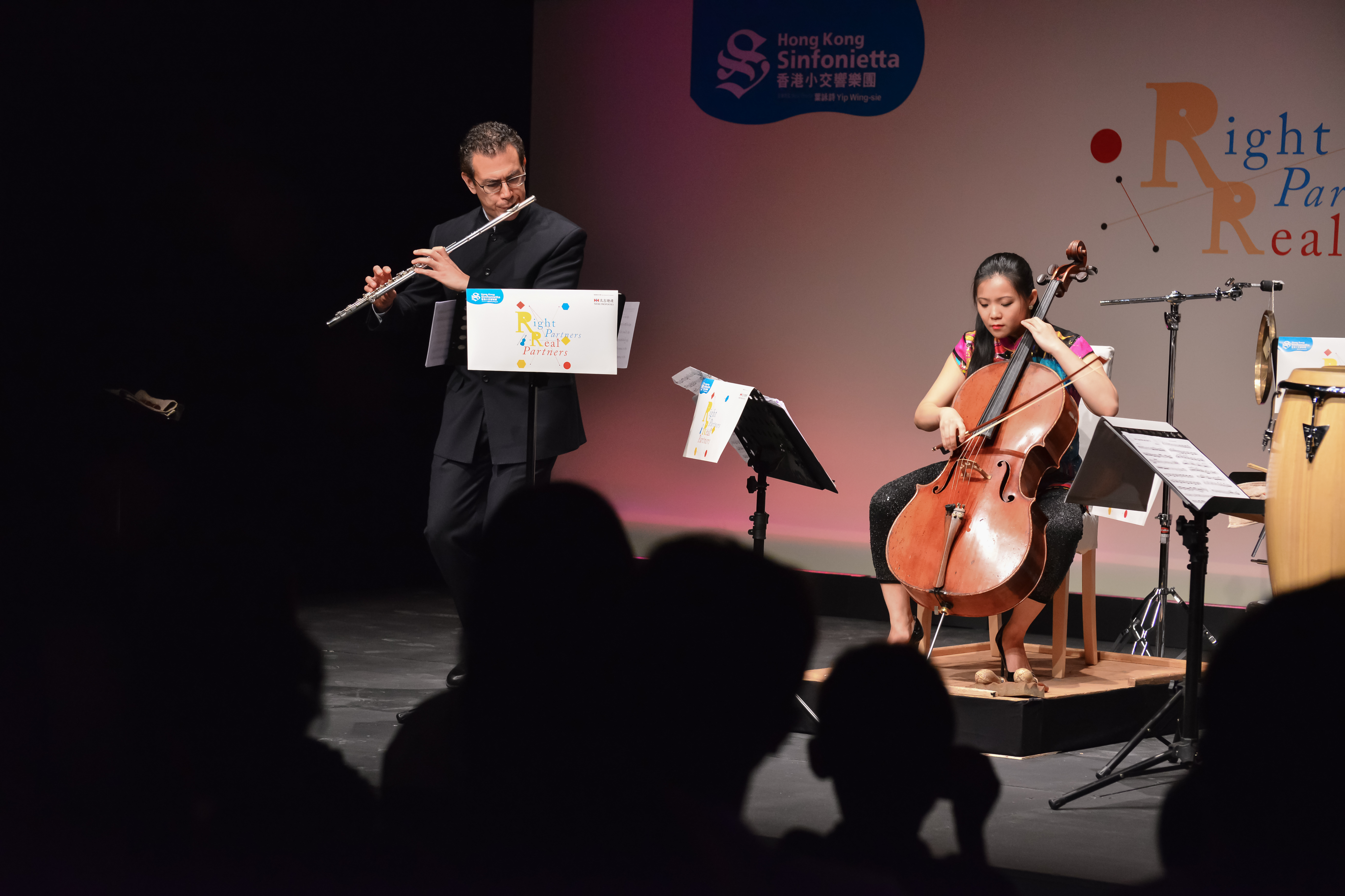 香港小交響樂團參與ArtisTree駐場計劃，為這社區提供音樂表演。