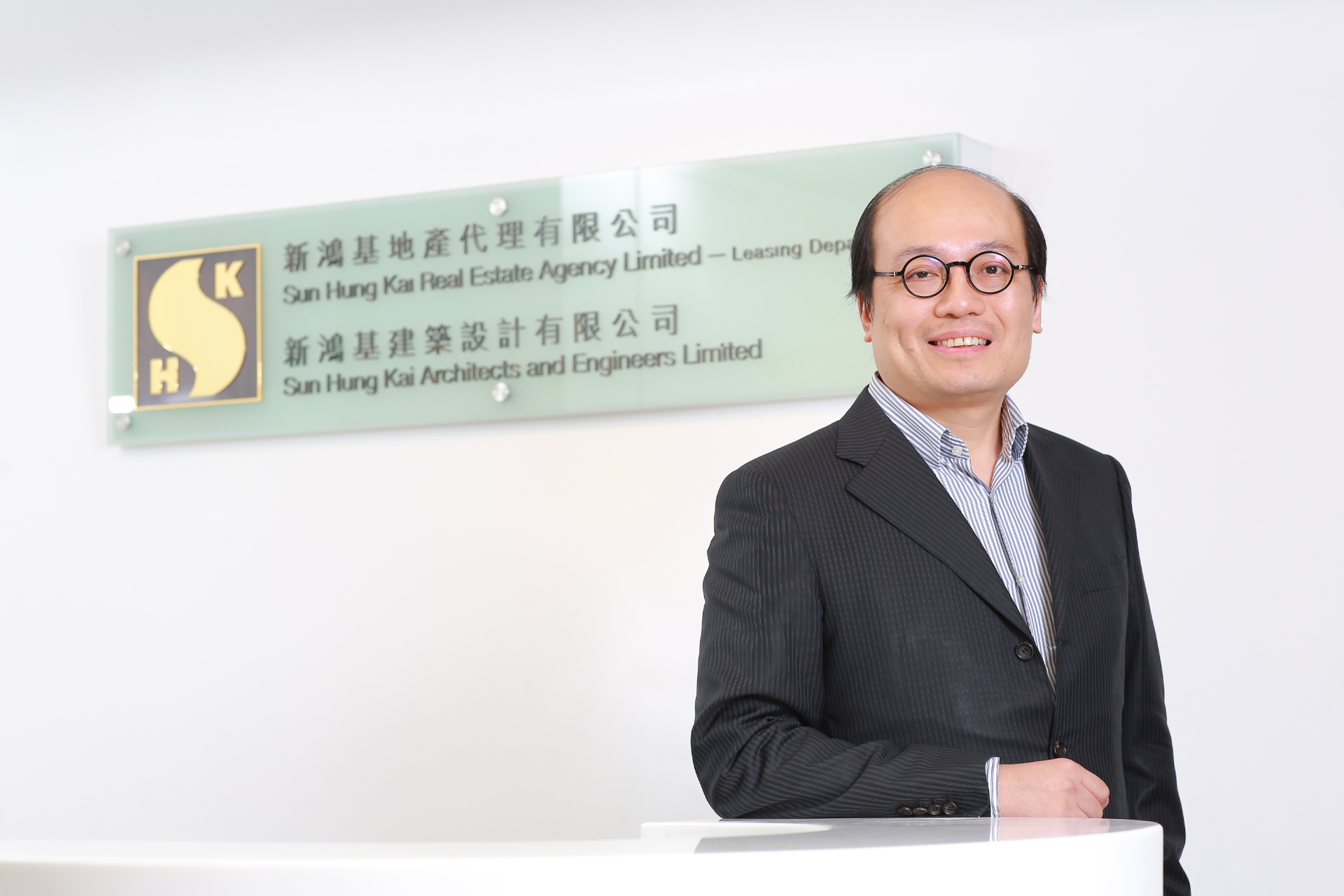 九龙站项目策划有限公司副策划总监邓伟文形容，集团拥有丰富的综合大型项目建筑及管理经验。