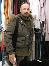 设计师Matti Marane和他的服装系列。