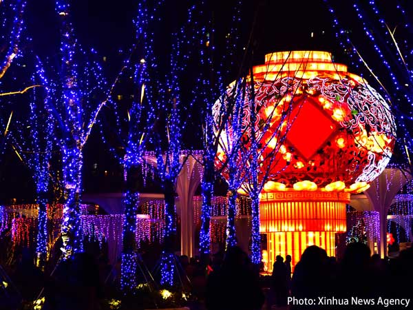 Photo: A Lantern Festival show in Wuhan’s Yuanboyuan Garden Park. (Xinhua News Agency)