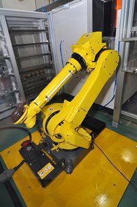 相片:i-mfg 智能制造技术展示中心的六轴机械臂 相片:i-mfg 智能制造技术展示中心的六轴机械臂