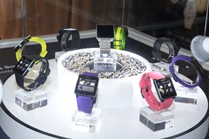 相片:穿戴式電子產品冒起成為潮流產品 (2) 相片:穿戴式電子產品冒起成為潮流產品 (2)