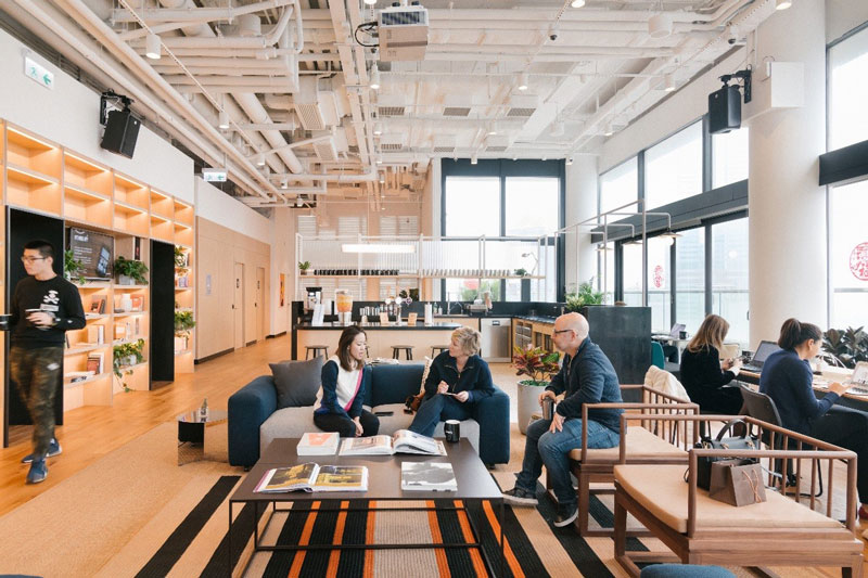 Photo: The community floor of WeWork LKF Tower location in Central Photo: The community floor of WeWork LKF Tower location in Central