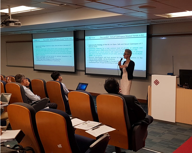 相片：Cyber Services在香港举办资讯保安讲座，教授参加者如何应对网络威胁。
