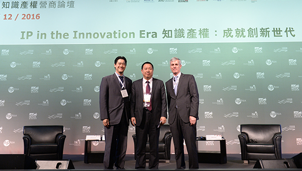 (左起)林明杰、宋柳平及Dr Uwe Over (左起)林明杰、宋柳平及Dr Uwe Over