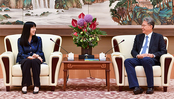 方舜文(左)与李晓鹏(右) 方舜文(左)与李晓鹏(右)