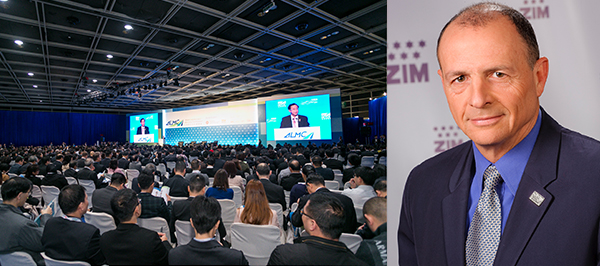 (左)亚洲物流及航运会议2017(右)容海迅 (左)亚洲物流及航运会议2017(右)容海迅