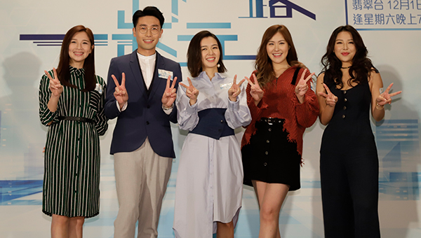 (左起)麦美恩、陆浩明、麦明诗、刘佩玥及蔚雨芯 (左起)麦美恩、陆浩明、麦明诗、刘佩玥及蔚雨芯