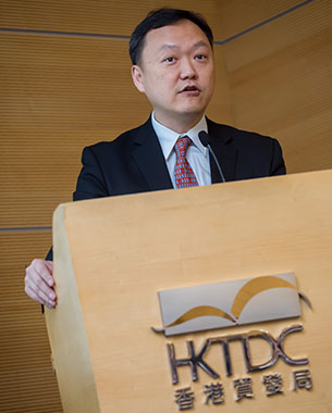何建榮 何建榮