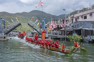 Tai O dragon boat water parade