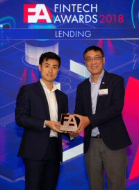 Reap Co-founder Kevin Kang accepts an accolade at ET Net's FinTech Awards