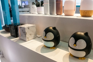 Lemoworld’s penguin‑themed dispenser