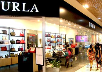 Photo: International brands are popular in shopping malls