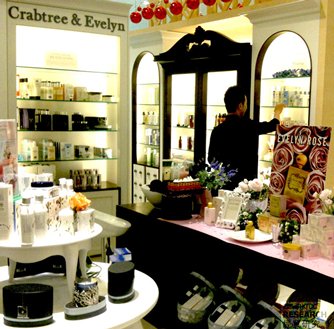 Photo: Foreign cosmetic brands in department stores