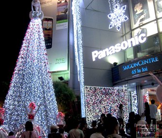 Photo: Large-scale promotion of modern beauty devices at a shopping centre in Ho Chi Minh City