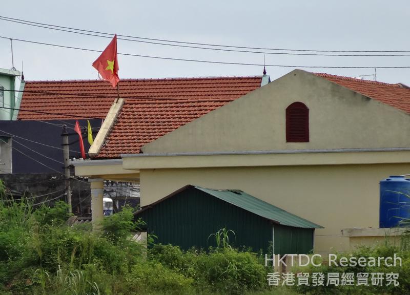 Photo: Looking over to the Vietnam frontier from Dongxing Photo: Looking over to the Vietnam frontier from Dongxing