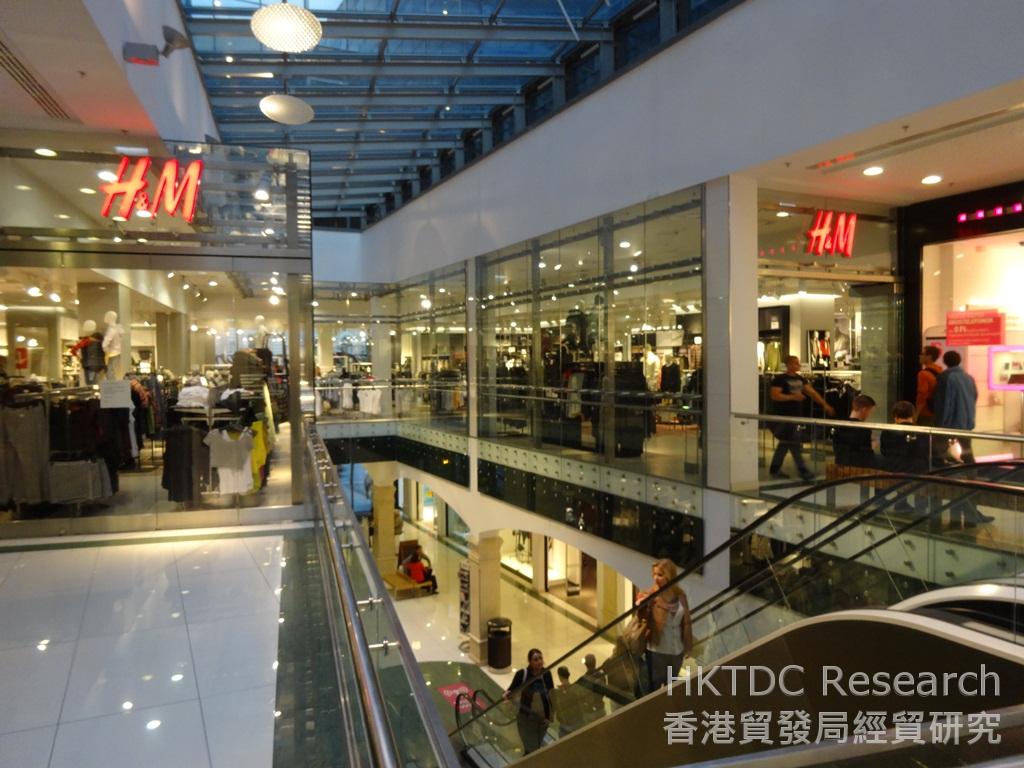 Photo: H&M (Swedish) and Terranova (Italian) are popular fast fashion chains in Hungary