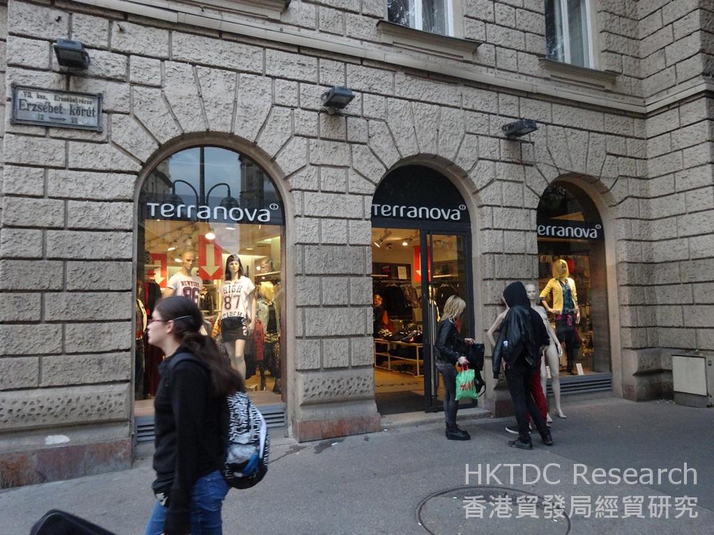 Photo: H&M (Swedish) and Terranova (Italian) are popular fast fashion chains in Hungary