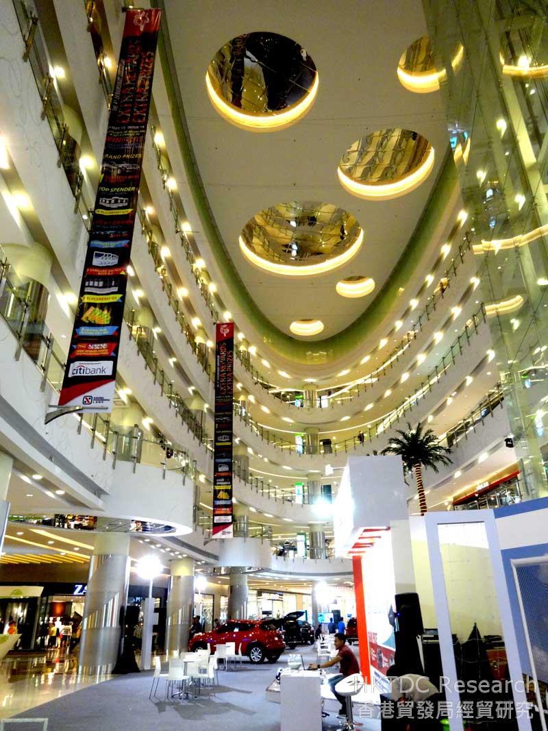 Photo: A shopping mall with contemporary interior design - CentralPark, Jakarta