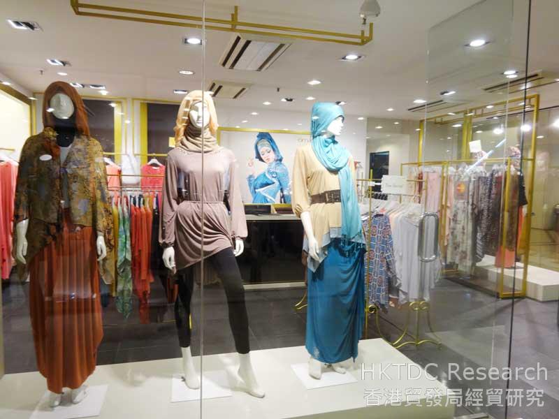 Photo: Scarves are a popular fashion item