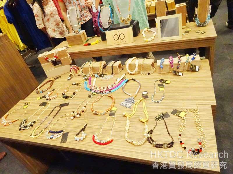 图: 出自印尼本土设计师的配饰