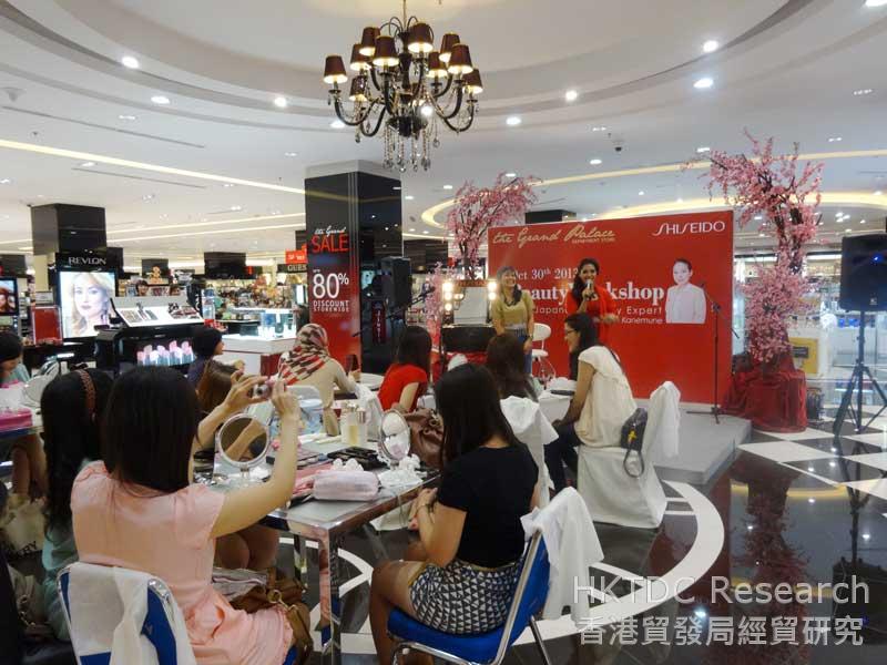图: 针对女性的化妆品品牌推广活动