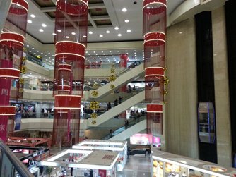 相片：郑州市西区的王府井百货