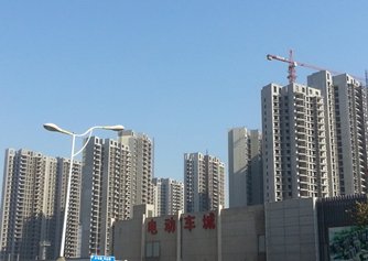 相片：郑州西面中原区近棉纺路在建的新住宅区