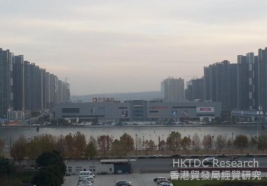 Photo: A residential project under construction and soon-to-open Quanshun shopping plaza