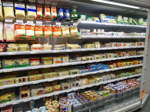 相片:在瑞士，超市銷售各種各類優質芝士