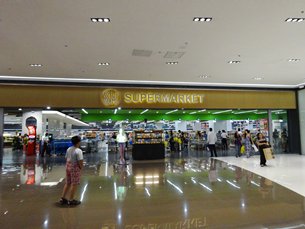 圖: SM Prime是菲律賓主要的商場營運商，亦有在旗下商場經營自家超級市場。