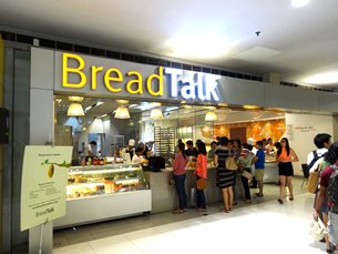 图: 新加坡食品品牌「面包新语」的店铺大多设于商场内。