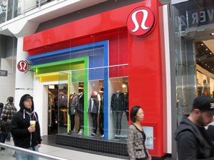 相片: 2013年,Lululemon Athletica获Interbrand评选为加拿大最有价值的零售品牌。 相片: 2013年,Lululemon Athletica获Interbrand评选为加拿大最有价值的零售品牌。