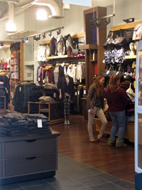 相片: 2013年,Lululemon Athletica获Interbrand评选为加拿大最有价值的零售品牌。 相片: 2013年,Lululemon Athletica获Interbrand评选为加拿大最有价值的零售品牌。