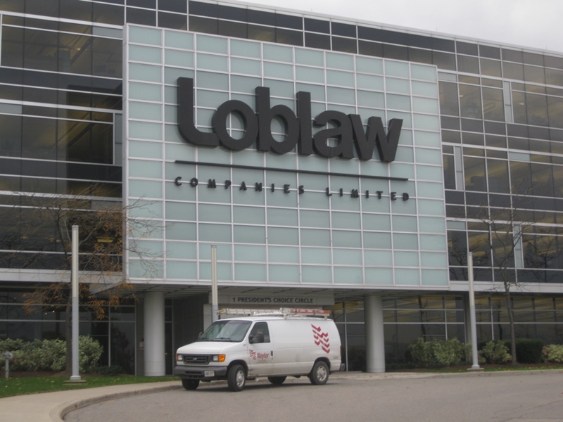 相片: Loblaw以安大略省布兰普顿为总部，是加拿大食品和药品业的领导者，也是该国最大的零售商，在全国各地有2,300多家店铺。