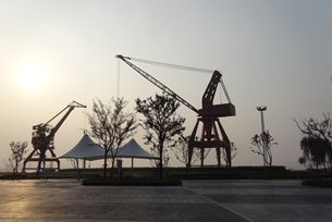 Photo: Jiangyin rezones a former riverfront transport facility for recreational use.