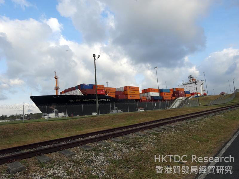 Photo: Gatun Locks are located on the Atlantic side of the canal, near the city of Colón.