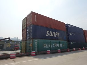 Photo: Yuxinou railway: The Shapingba customs supervision area. Photo: Yuxinou railway: The Shapingba customs supervision area.