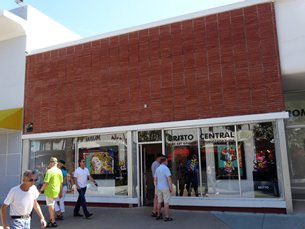 相片:Romero Britto位於邁阿密著名購物街林肯路上的藝術畫廊。 相片:Romero Britto位於邁阿密著名購物街林肯路上的藝術畫廊。