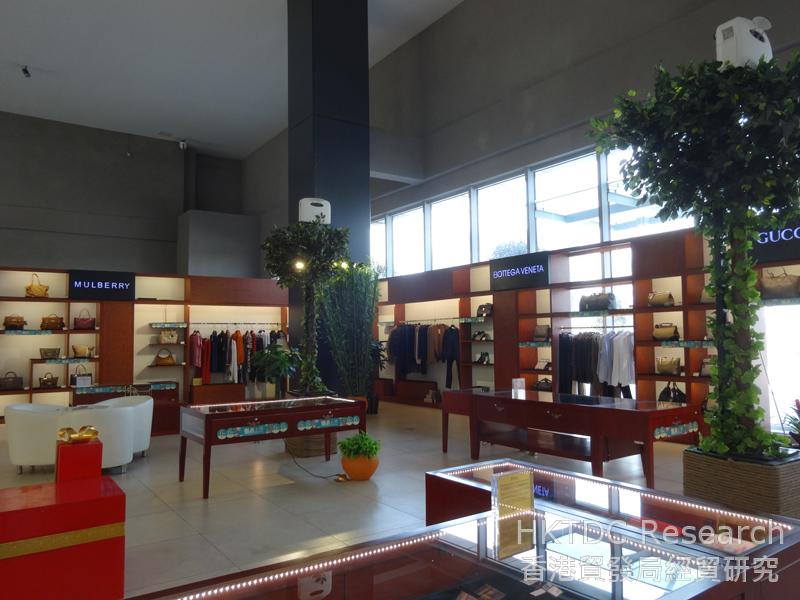 Photo:The 'Century Show' Experience Store at Chongqing Bonded Commodity Exhibition & Trading Centre.