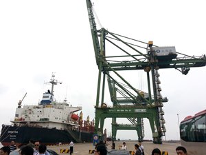 相片:天津港是中国北方最大的综合性商业港口 相片:天津港是中国北方最大的综合性商业港口