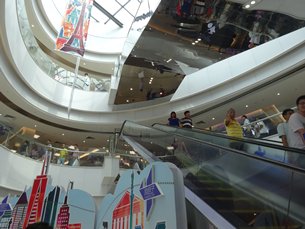 相片：風信子跨境商品直購體驗中心位於商場的2樓及3樓