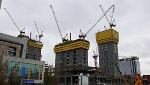 相片:阿布扎比廣場包括中亞最高的建築物 相片:阿布扎比廣場包括中亞最高的建築物