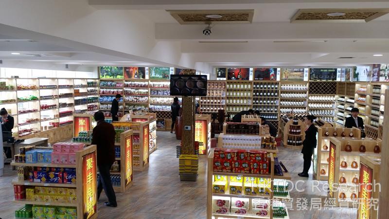 相片：售卖韩国产品的免税店