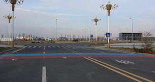 Photo: The boundary line within the China-Kazakhstan Khorgas International Border Cooperation Centre Photo: The boundary line within the China-Kazakhstan Khorgas International Border Cooperation Centre